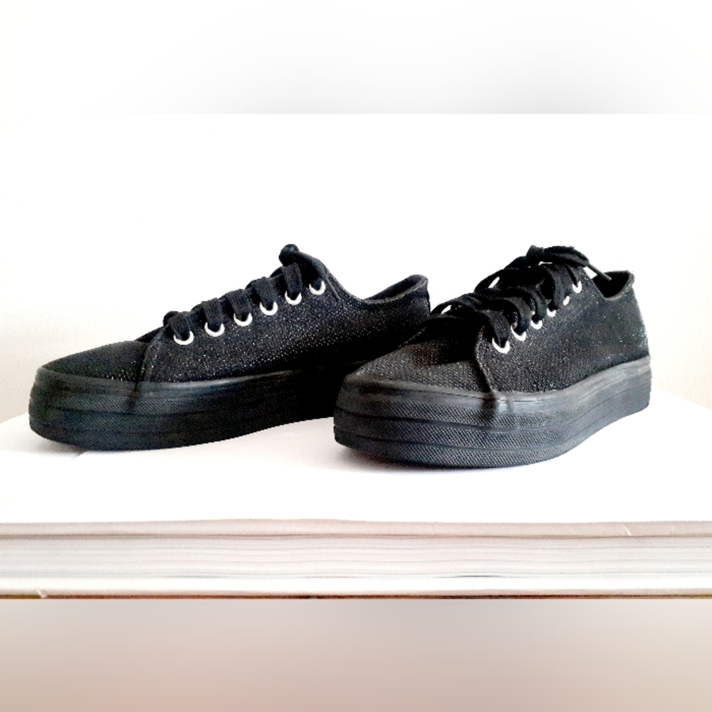 TO GO sparkly lace-up low top sneakers, sz 38 (US 7)